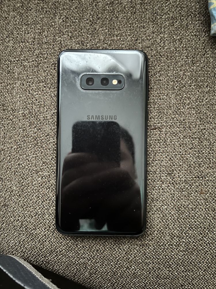 Продам Samsung s10e