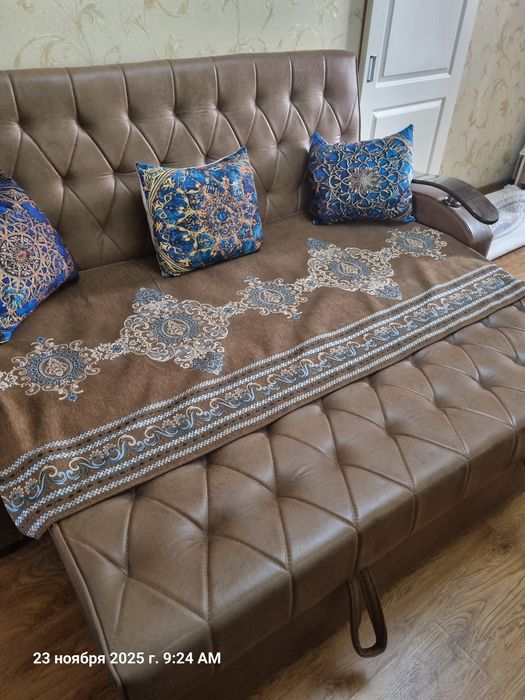 Продам расклодную диван и два кресла