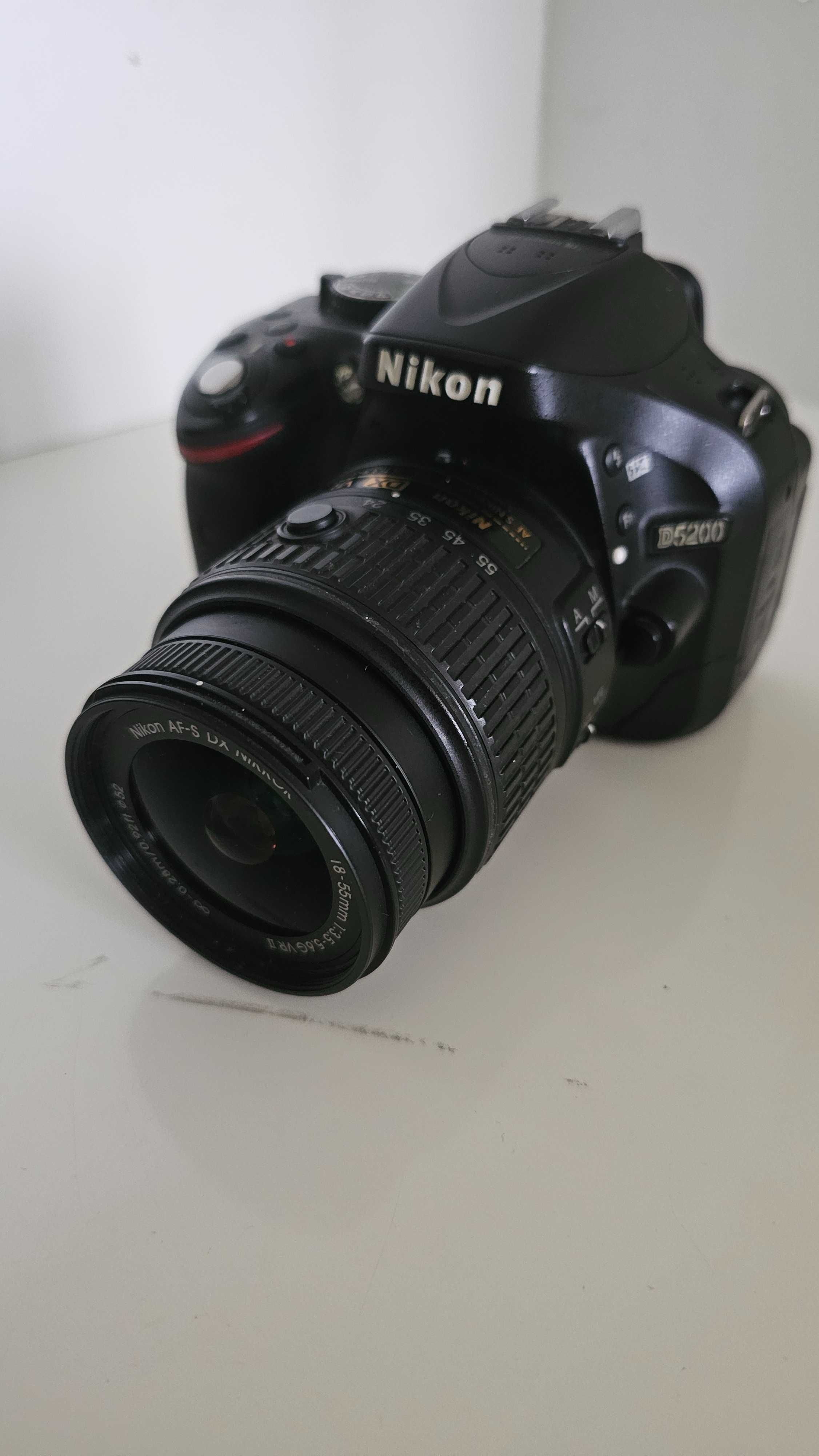 Nikon D5200 + два обектива и светкавица