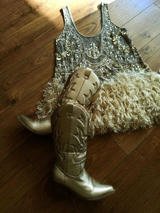 Дамски ботуши в златисто