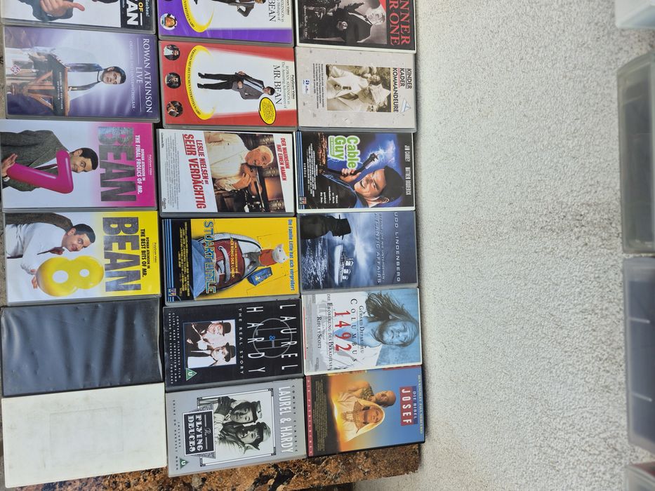 Vând 56 casete video VHS filme acțiune,drama,Comedie,dragoste,Fictiune