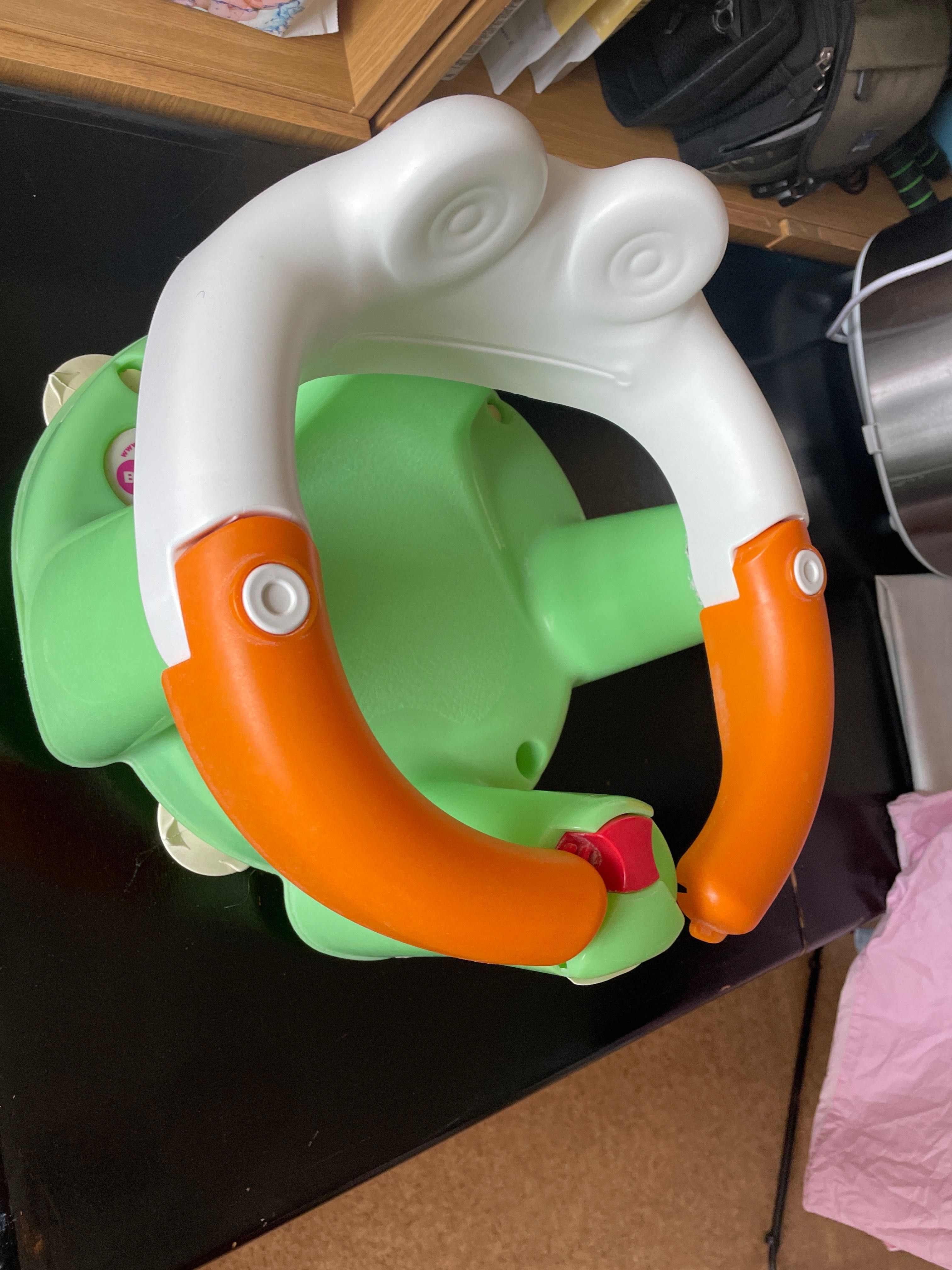 Детски стол жабка с вендузи за залепване
