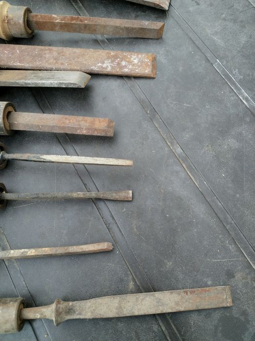 Dălți din cuțite de abricht .