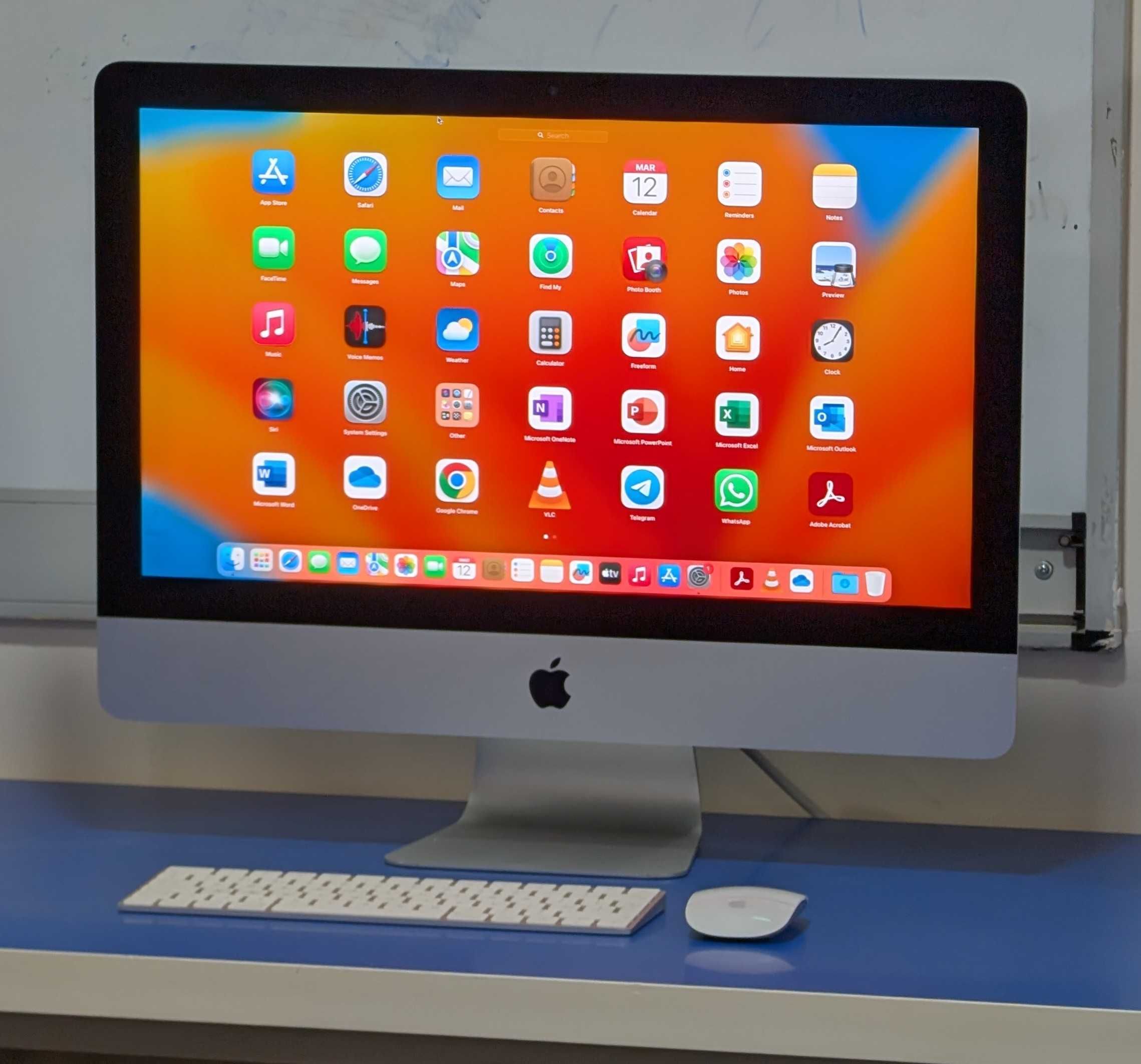 Apple iMac 21.5" Mid 2017 intel Core i5 2.3 GHz 8GB RAM