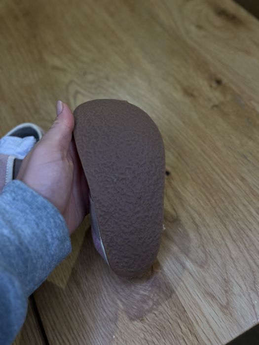 Детски боси пантофи на Pegres