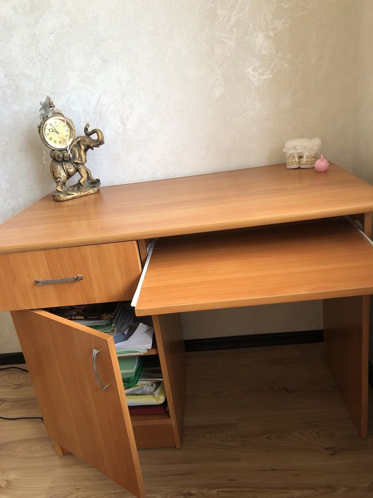 Стол письменный