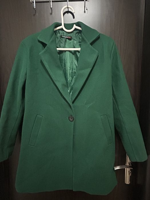 Зелено дамско палто