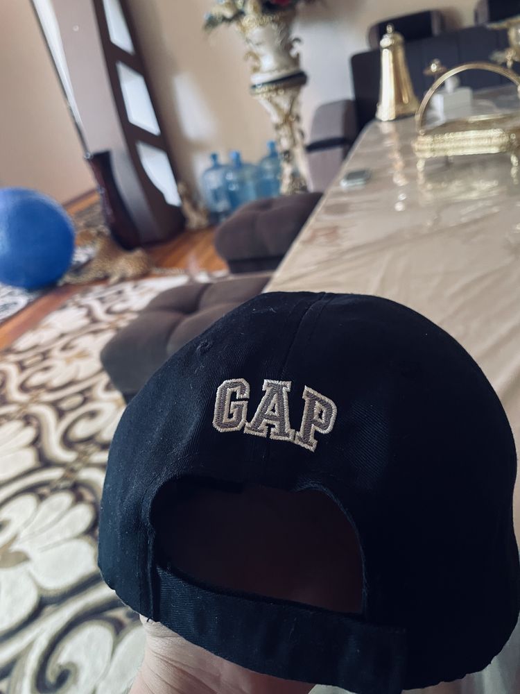 Стильная кепка с огненным принтом GAP (б/у, отличное состояние)