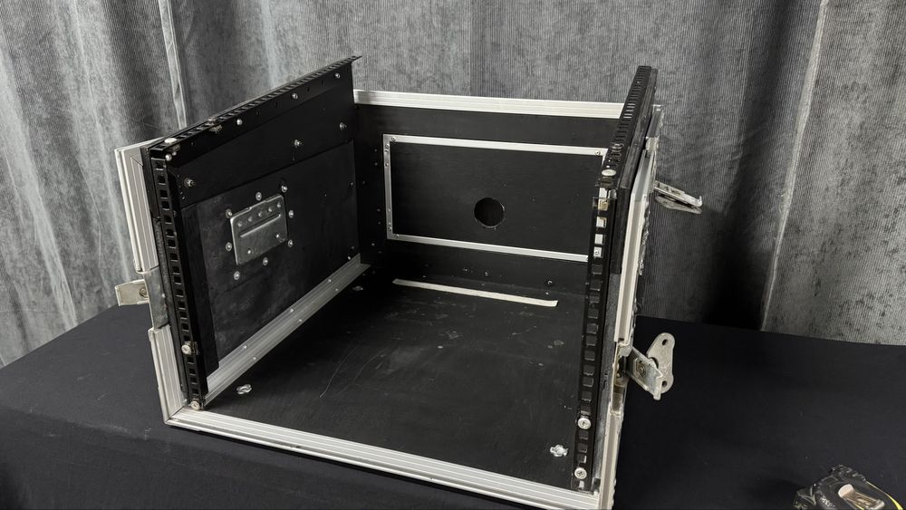 Кейс 5U + място за пулт (flightcase)