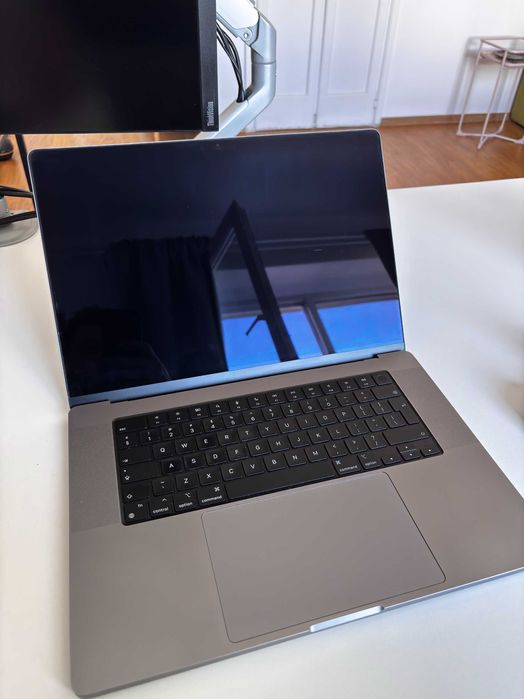 Macbook Pro 16" 2021 M1 Pro 16gb RAM 512gb SSD
