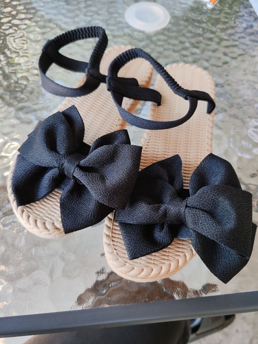 Sandale cu sistem elastic