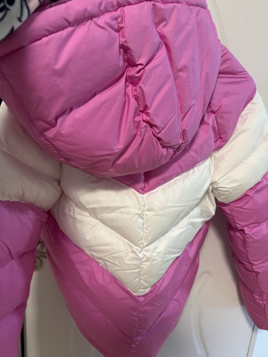 Яке с размер розово