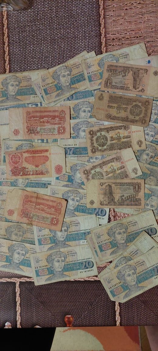 Продавам стари Български монети и  банкноти
