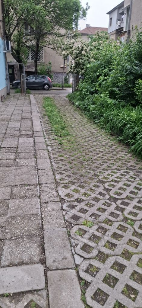 Паркомясто под наем в центъра