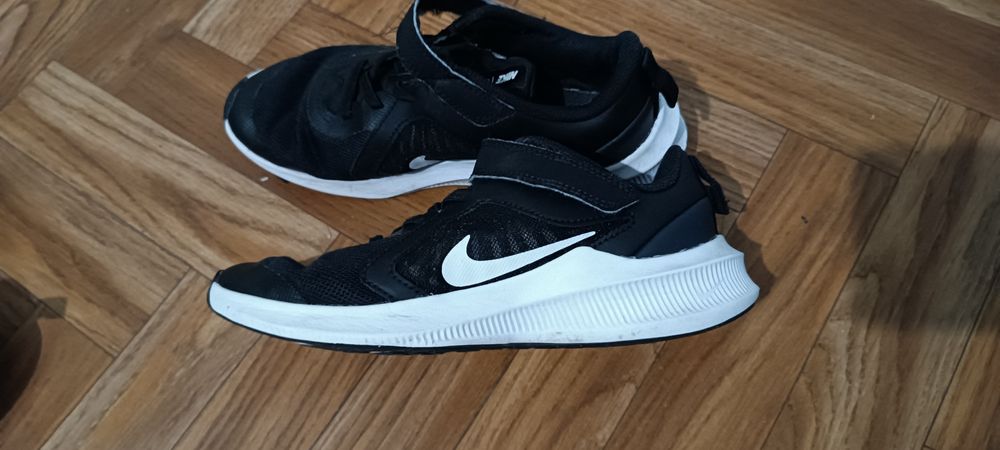 Маратонки Nike и Stichers за двата чифта