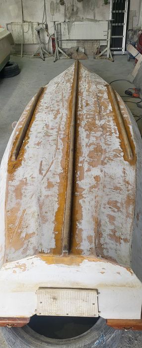 Vând barca  din stejar și fibra