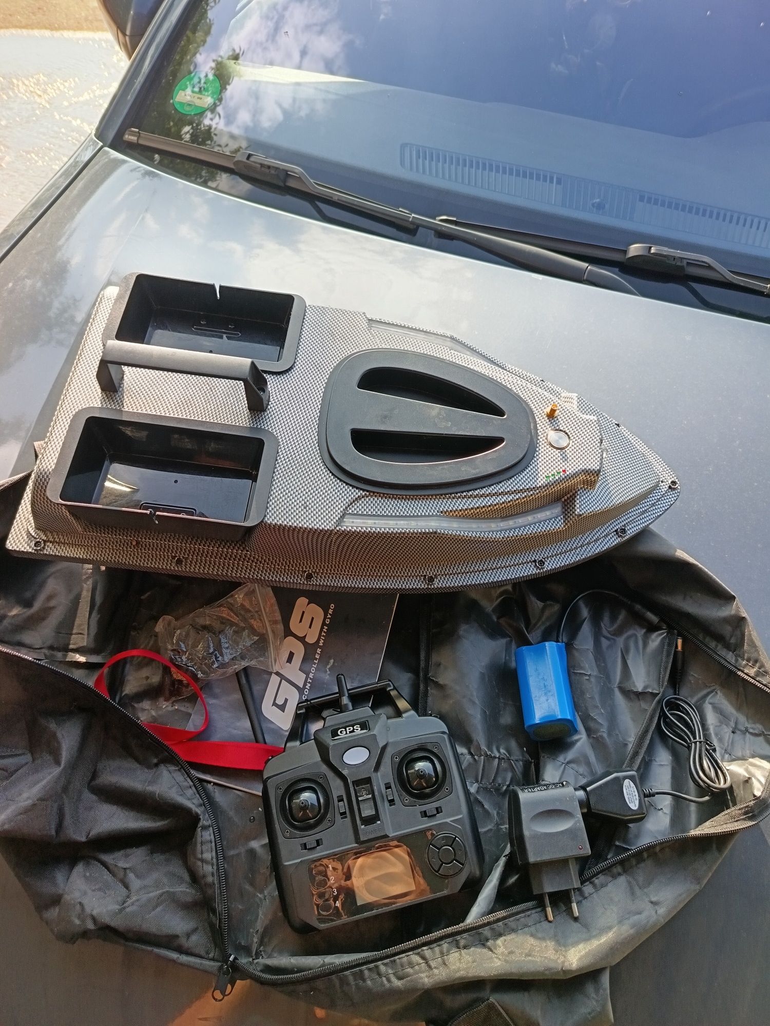 Лодка за захранка Flytec V900 GPS