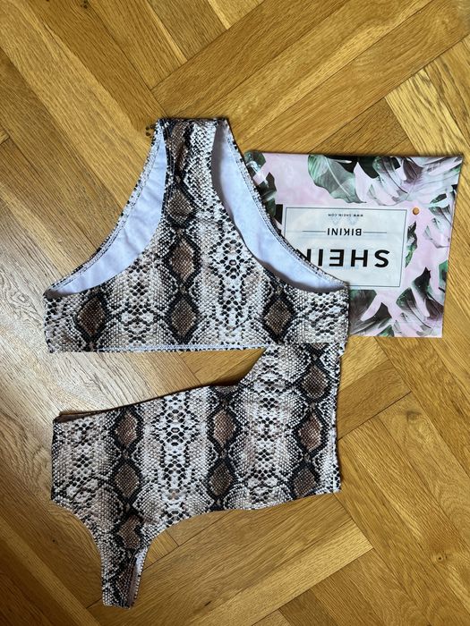 Ефектен   Цял бански