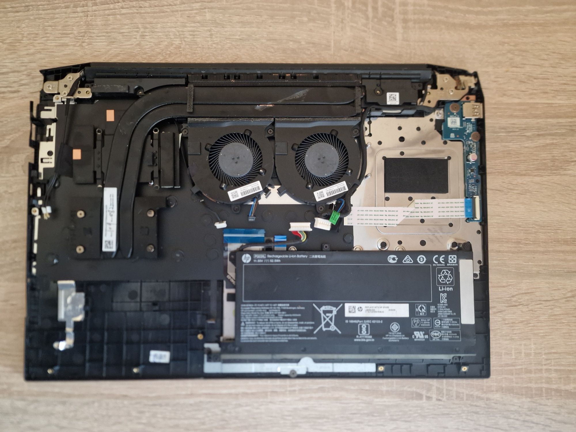HP Pavilion Gaming 16.1 2020 без дъно (цял за части)