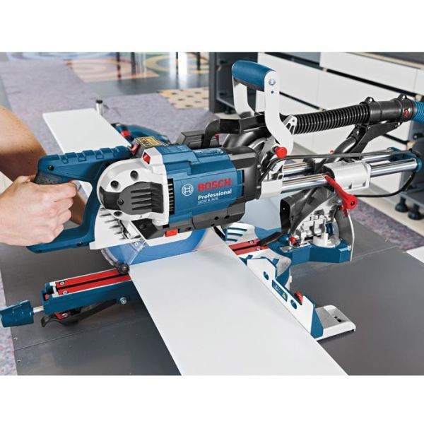 Разные инструменты для столярных работ