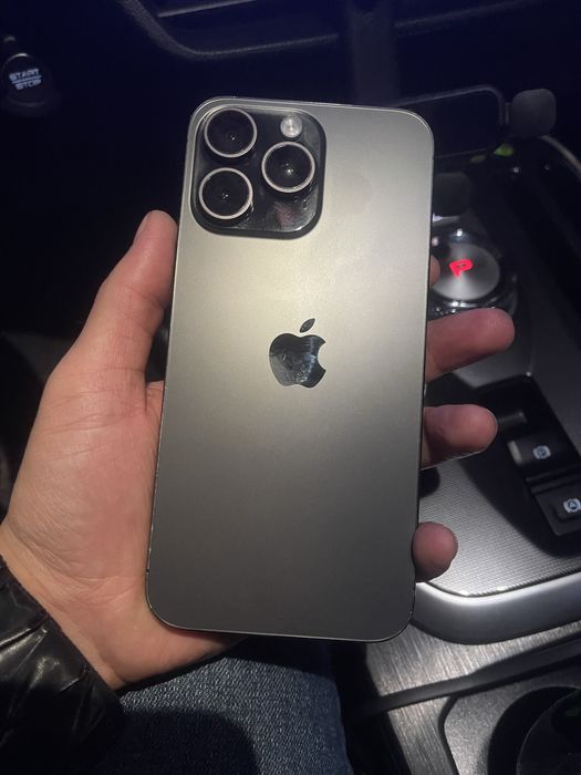 Срочно продам айфон 15про макс