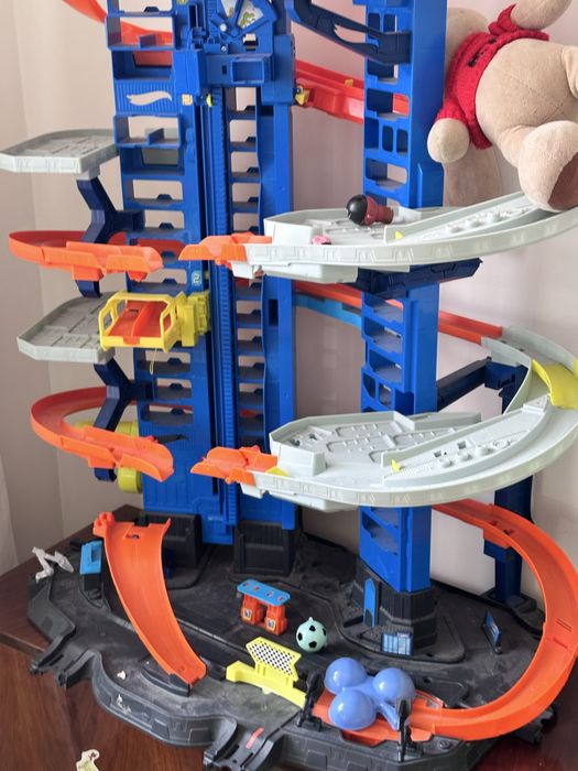 Продам Hot wheels гараж детский с динозавром