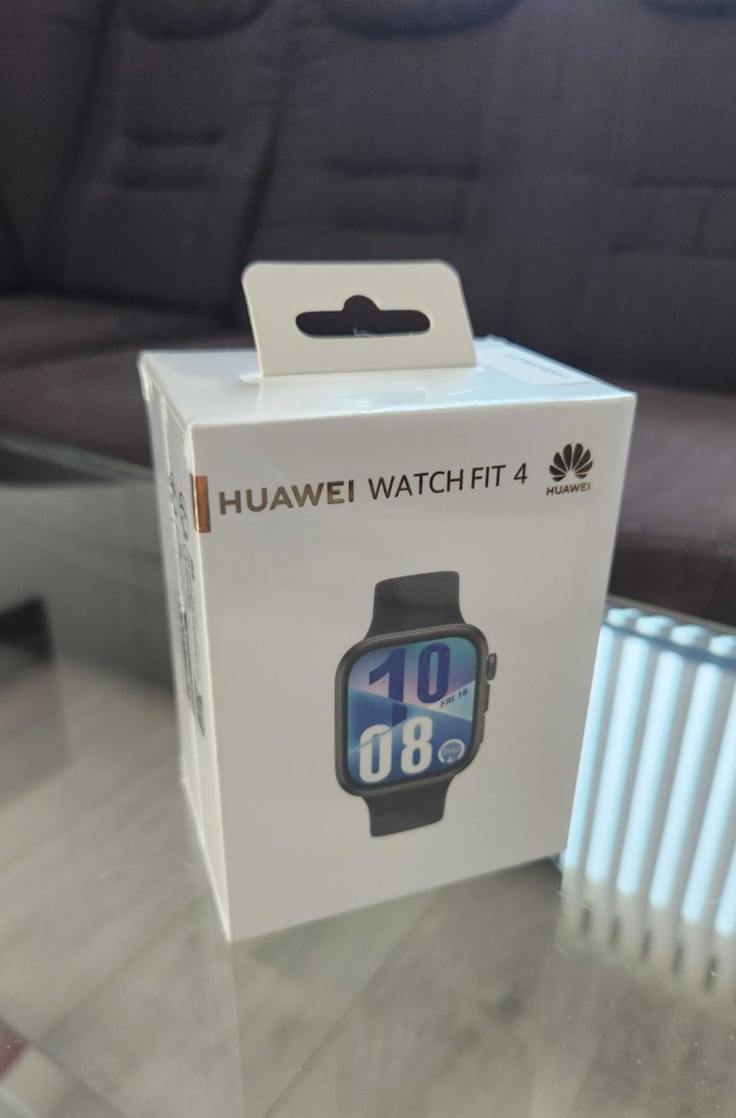 Продавам смарт часовник Huawei fit 4