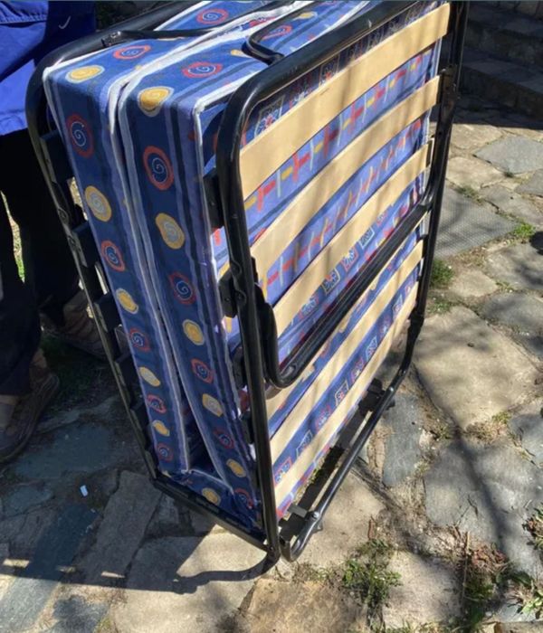 Чисто ново походно легло с подматрачна рамка и нов матрак