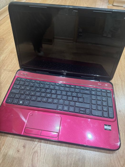 Лаптоп HP pavilion за части иначе работи с една забележка