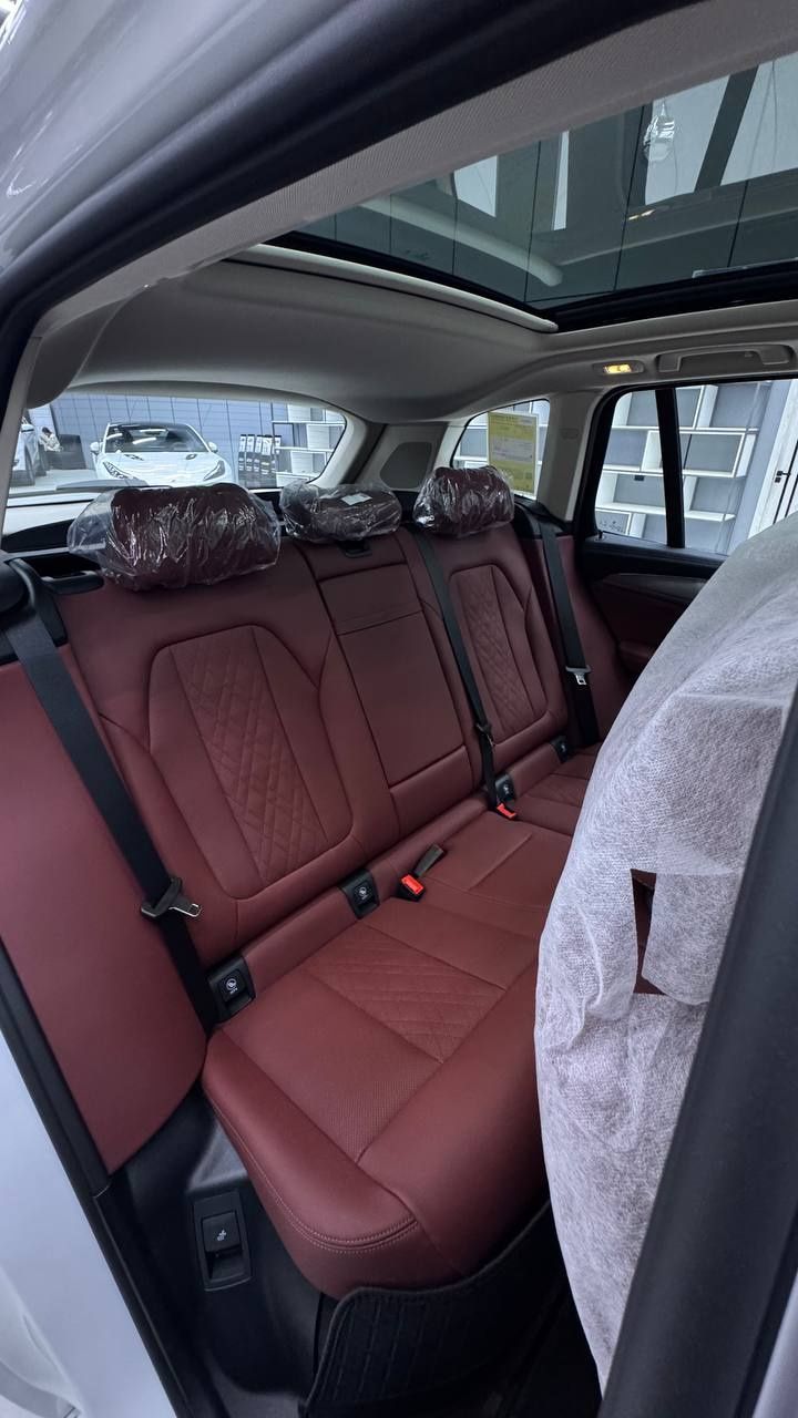 BMW ix3 electrocar 2025