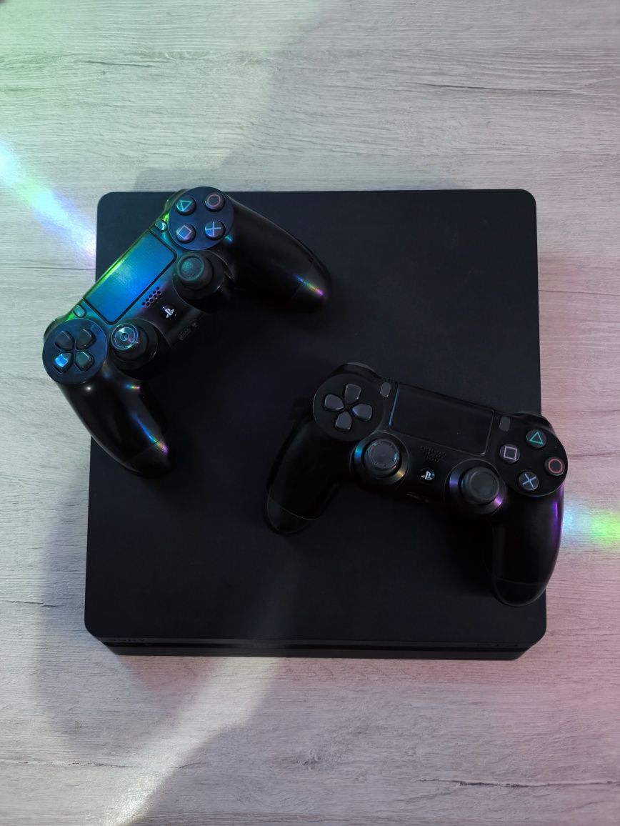 Playstation 4 slim + 2 origibal jostik