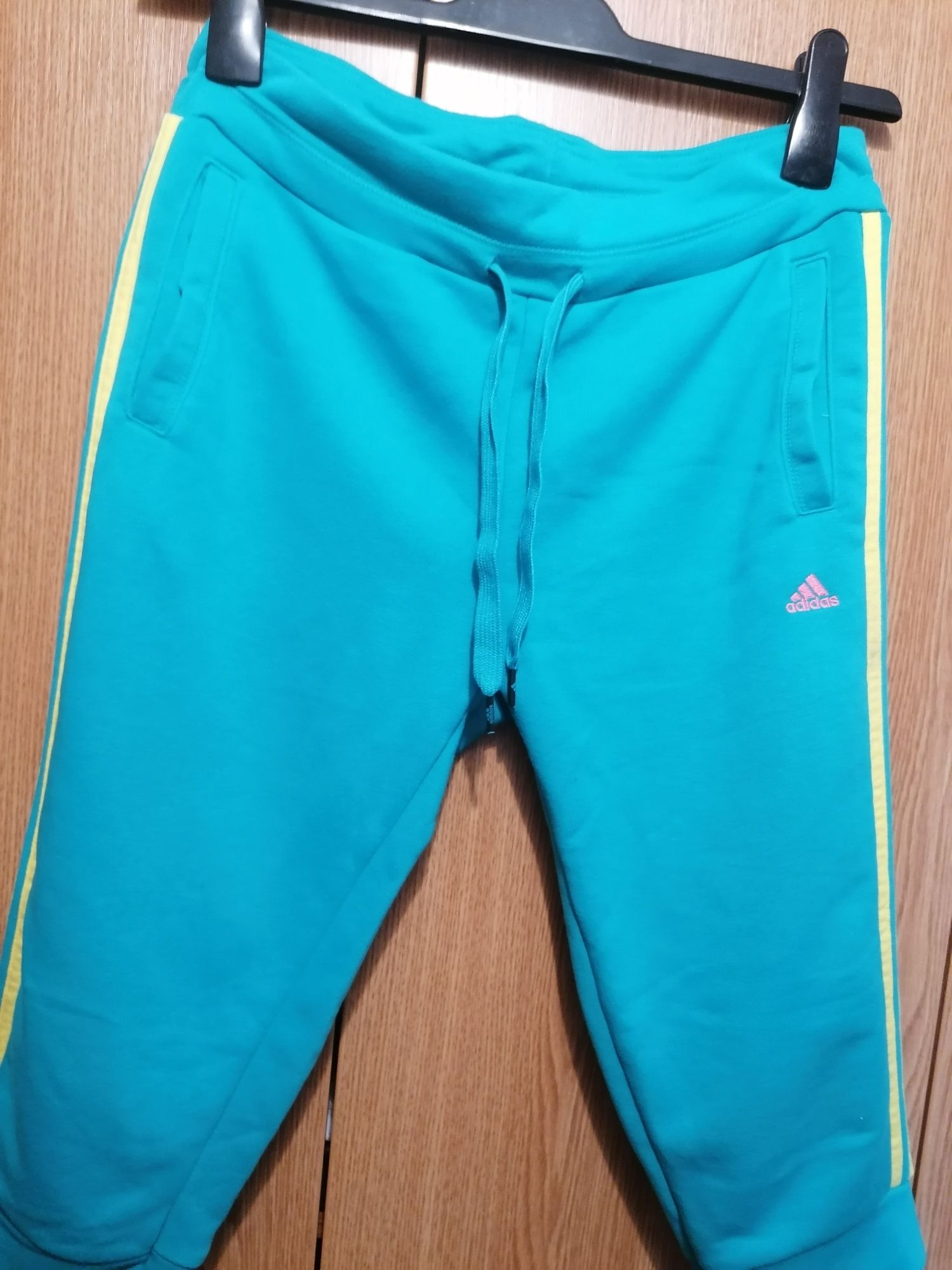 Vând pantaloni dama Adidas 3/4