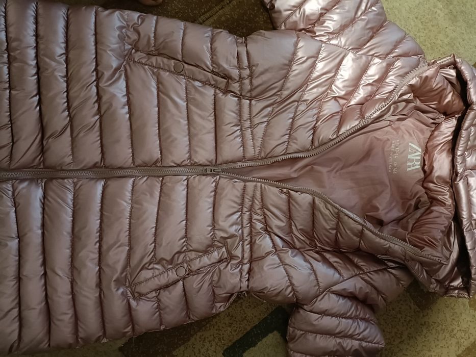 Vând geaca Zara  fete