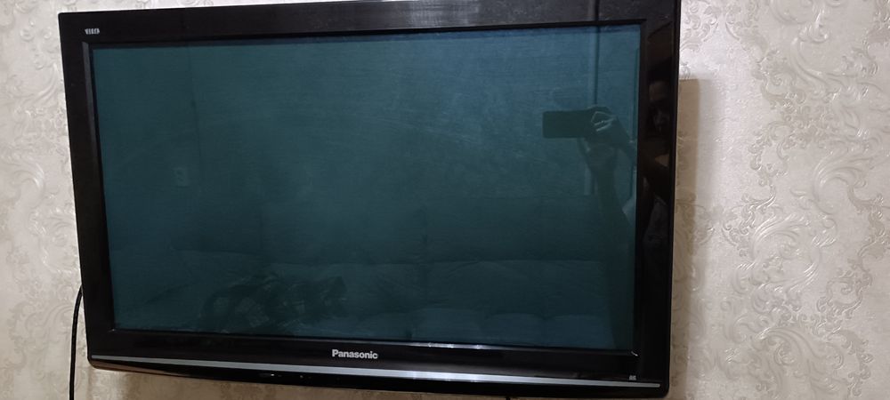 Продам телевизор с кронштейном Panasonik Б/У