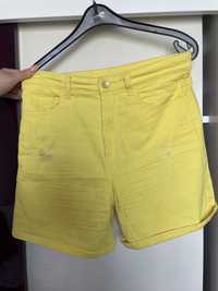 Жълти пролетни къси панталонки