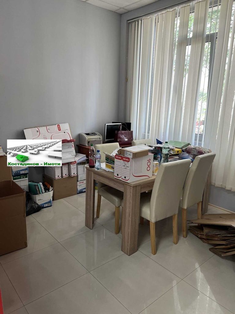 Дава се под наем Офис в Пловдив, Тракия - 64 кв.м за 438.6 € - Снимка #4