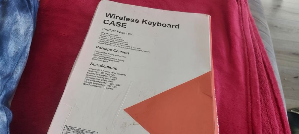 Tastatura wireles/Bluetooth cu taste luminate + husă