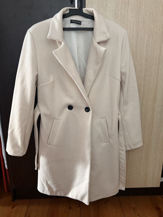 Дамско бежаво палто