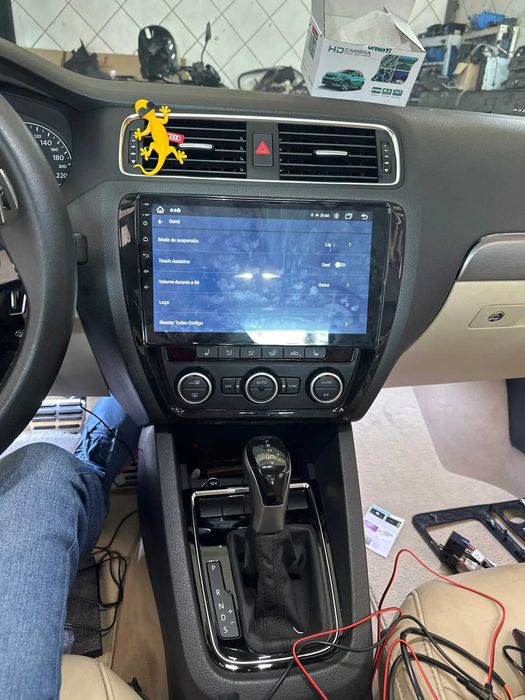 Navigatie GPS Android 15 Volkswagen Jetta 2011-2018 QLed DSP 4G Wifi