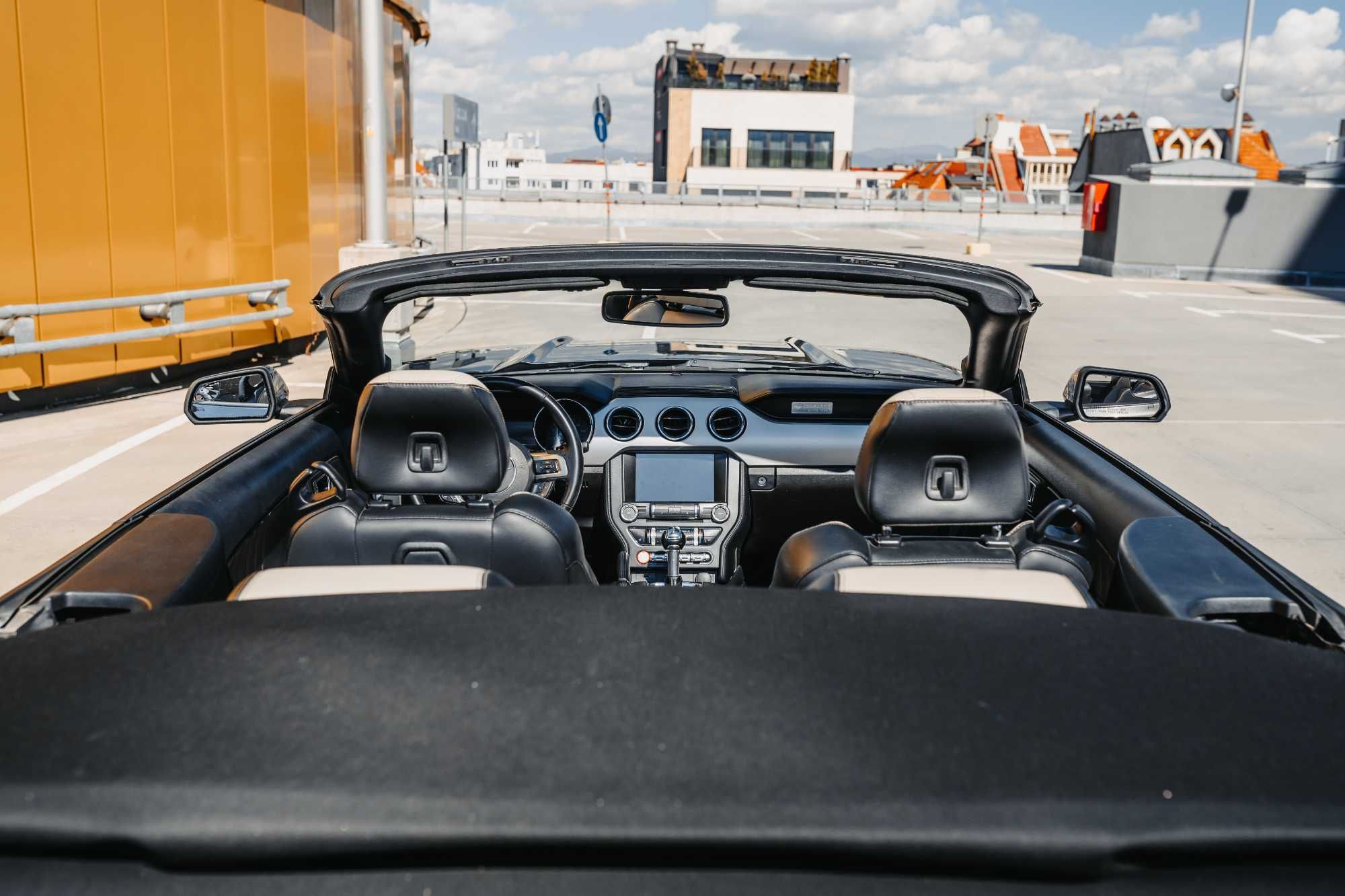 Кола под наем за абитурентски бал/събитие Ford Mustang Кабрио