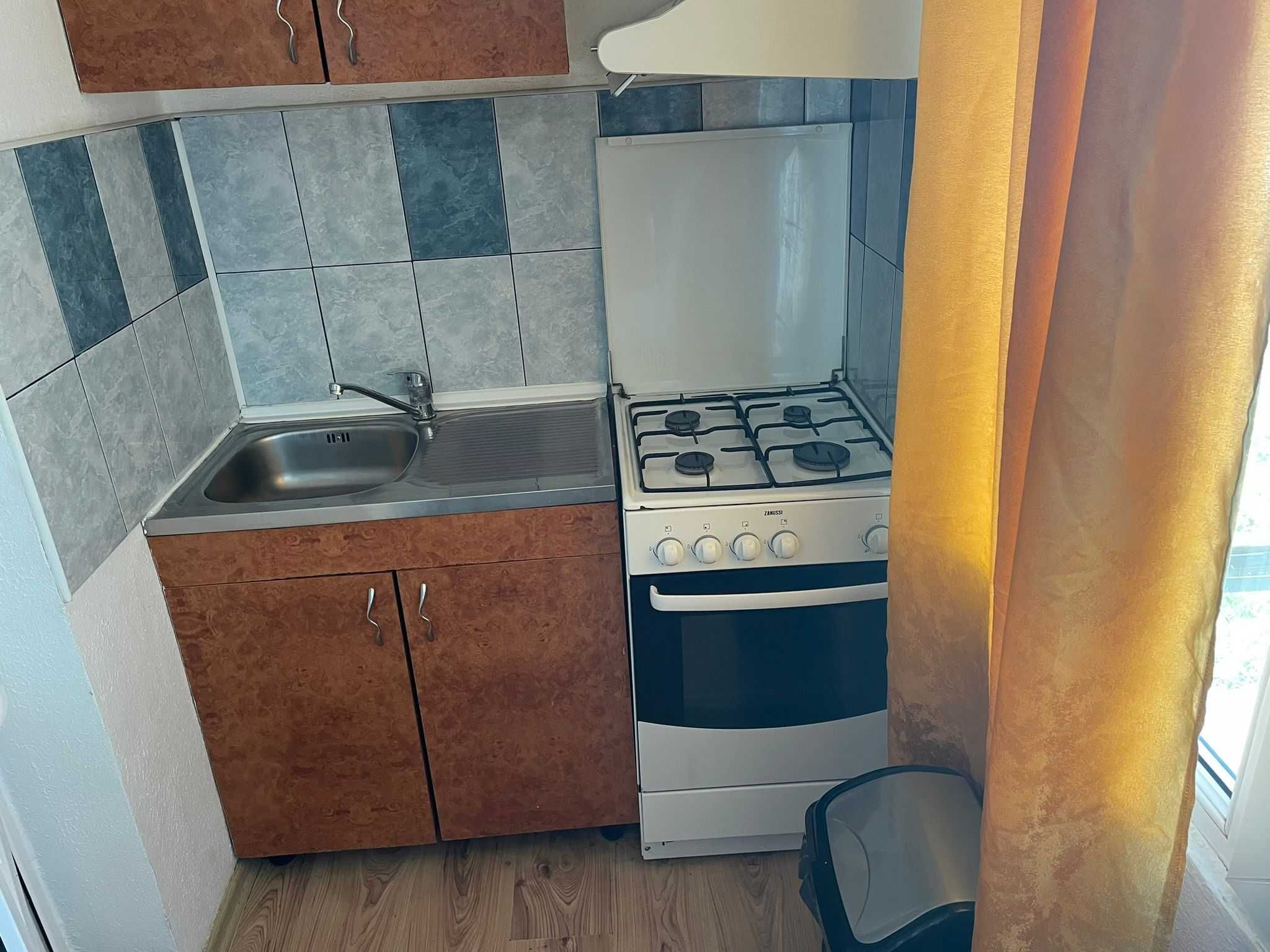 Garsonieră, 24 mp + boxă, Micro 40, în spatele Shopping City Galați.