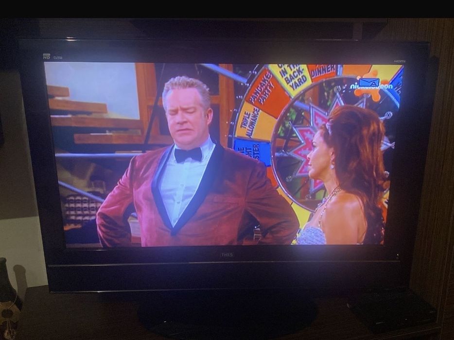 Tv Thes 42 inch , Full HD