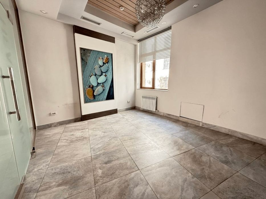 Сдается в аренду 330м2.