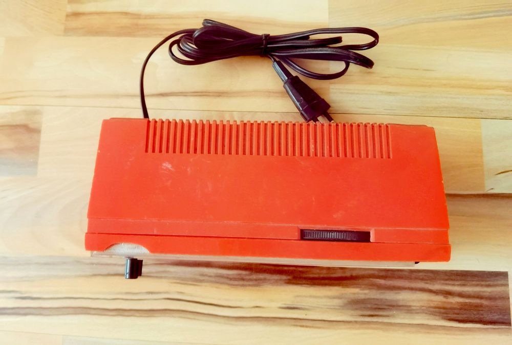 Radio cu ceas Universum retro vintage colecție anii 70 foarte rar