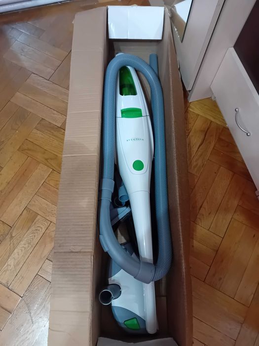 Vand aspirator Vertical,pret 250 lei