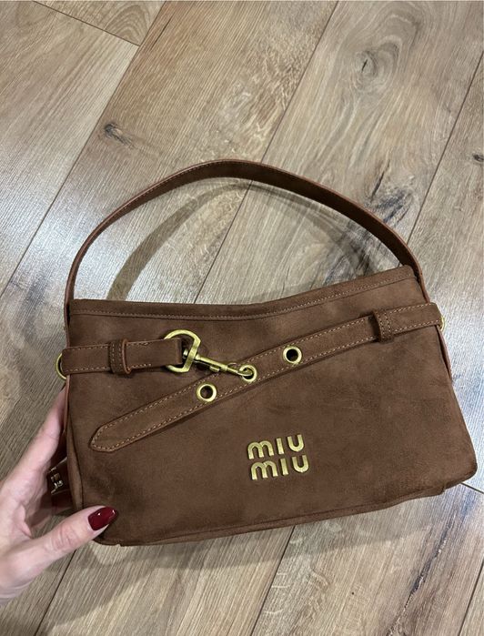 Нова чанта от велур (miu miu)