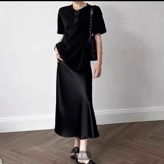 Юбка атласная черная