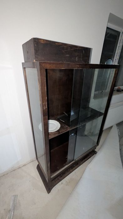 Vitrină, etajeră, din lemn masiv cu sticla