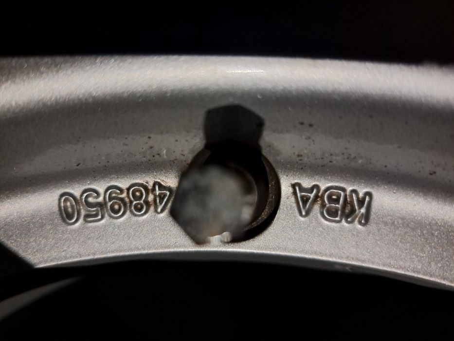 Jante aliaj originale R15 5x112  Enzo cu anvelope iarna.