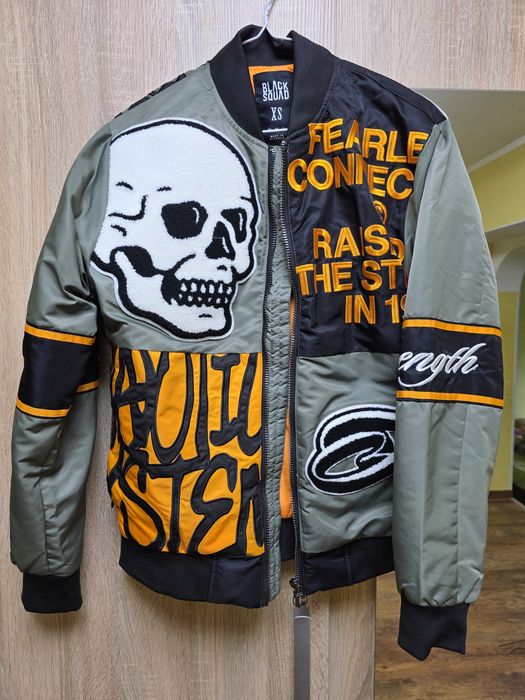 Продавам бомбър мъжки размер XS, дамски М